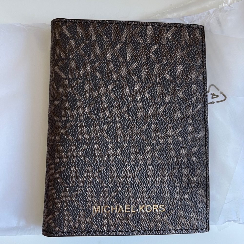 Michael Kors Signature Jet Set Passport Wallet